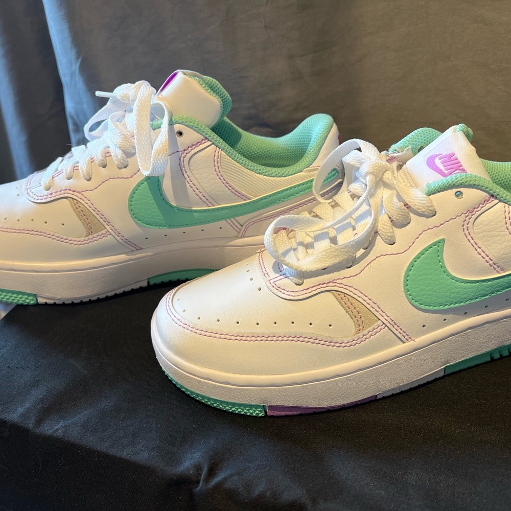 Women’s Nike Gamma Force White Emerald Rise- size7.5 - Picture 8 of 12